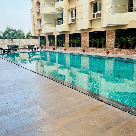 Hotel Four Waves Puri Bagian luar foto