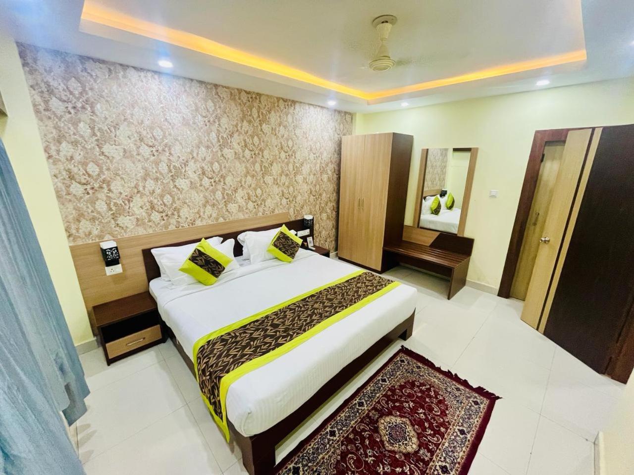 Hotel Four Waves Puri Bagian luar foto