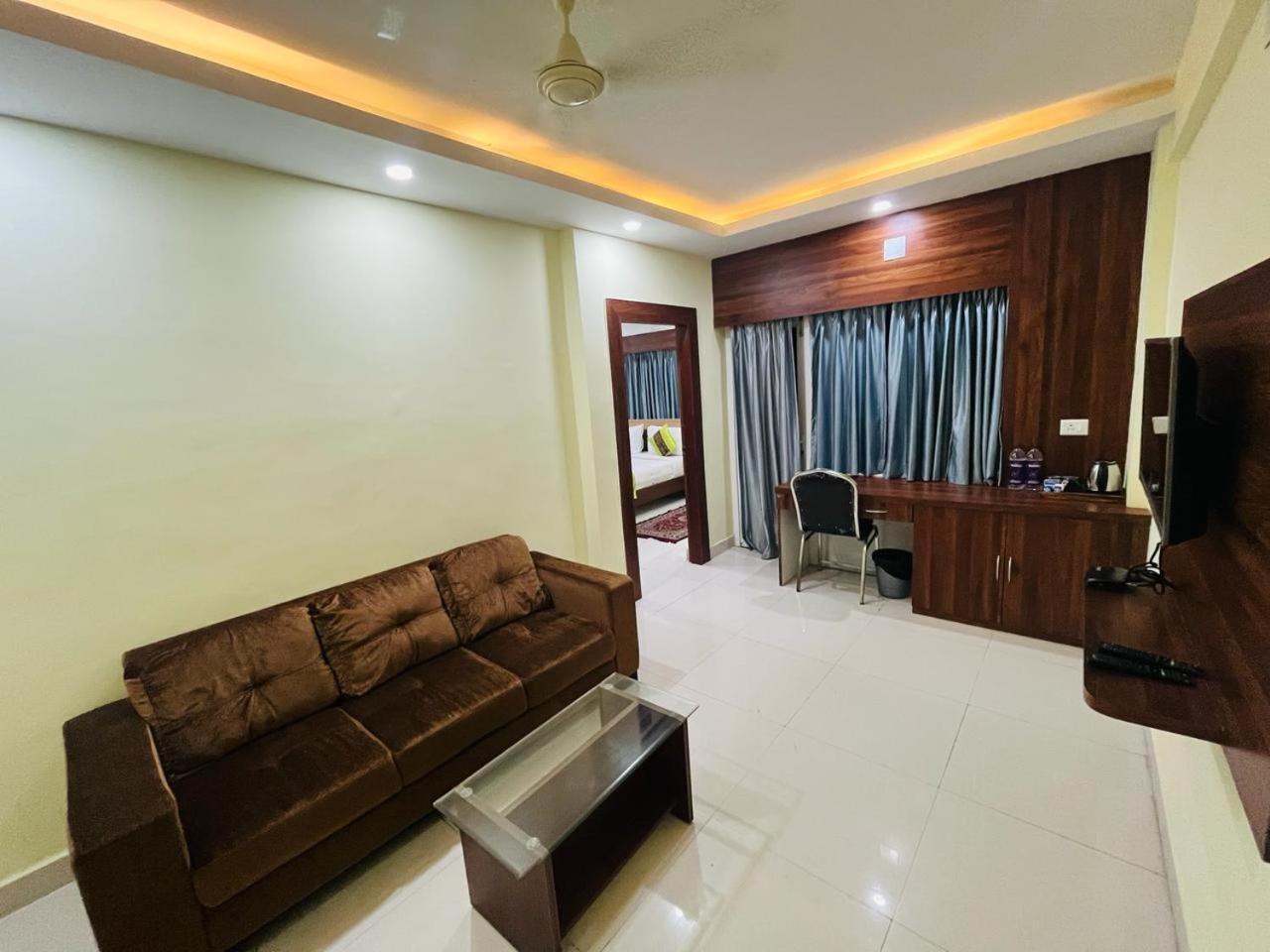 Hotel Four Waves Puri Bagian luar foto