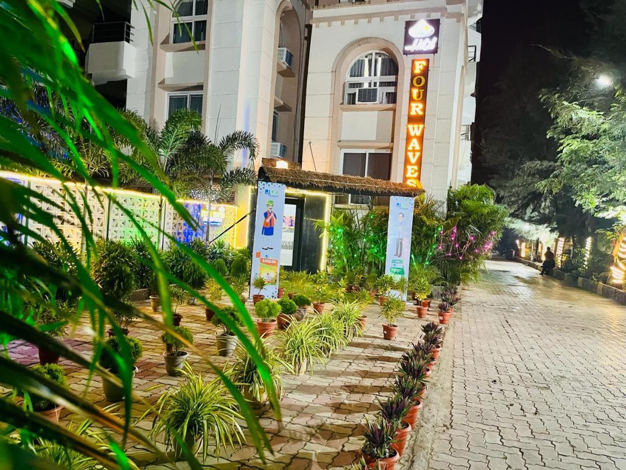 Hotel Four Waves Puri Bagian luar foto